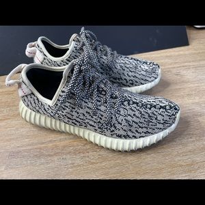 Yeezy 350 boost authentic